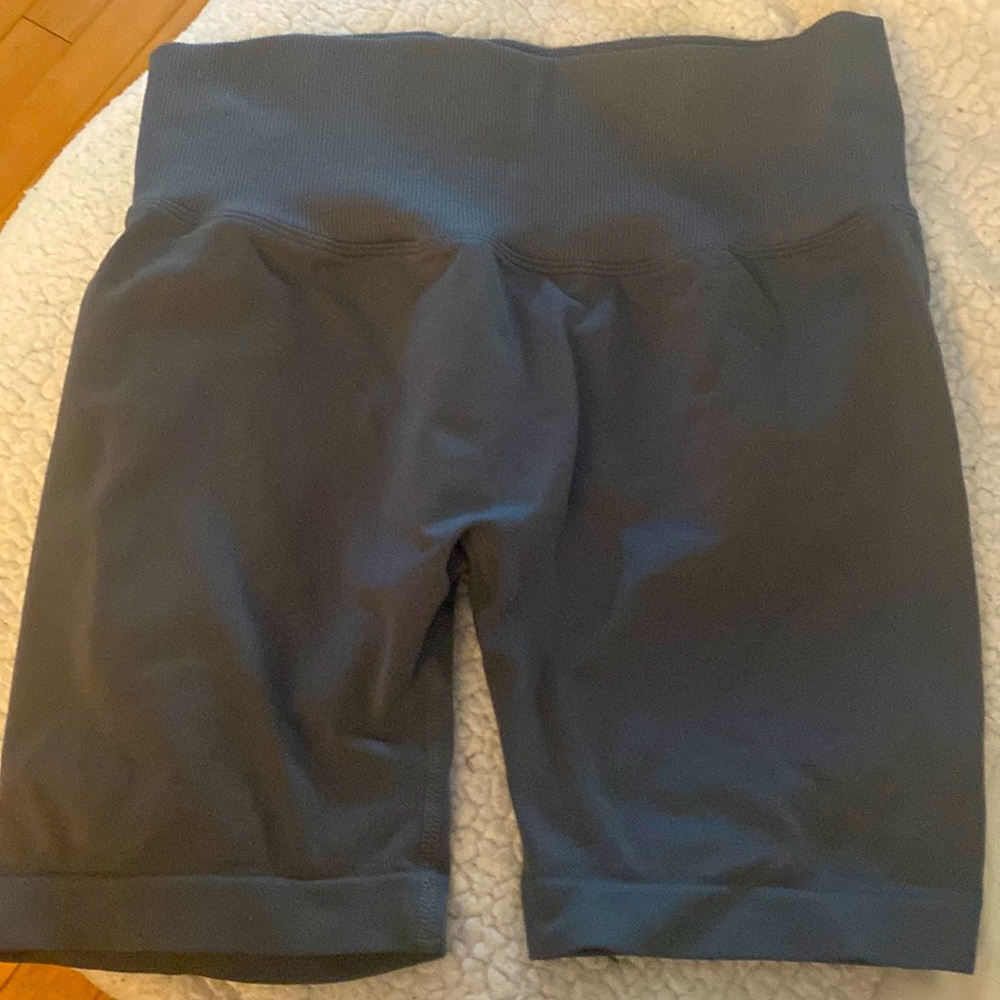 Naturyl grey biker shorts
